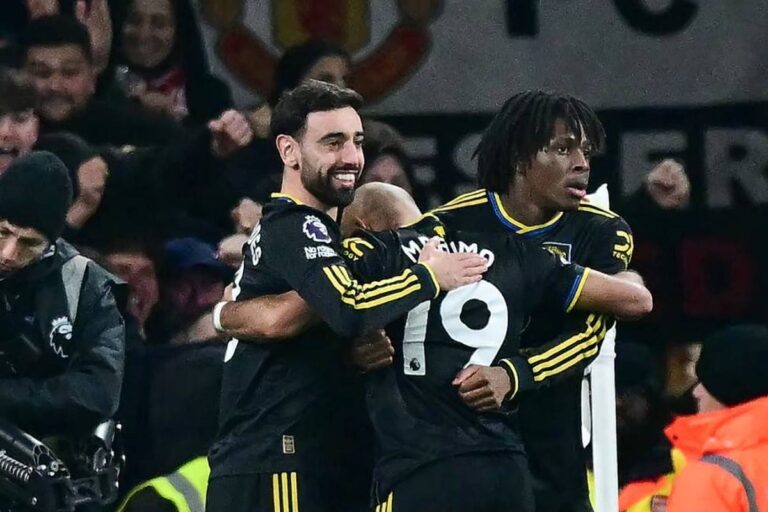 Carrick Tebar Ancaman, MU Permalukan Pemuncak Klasemen