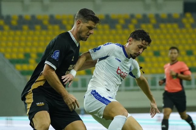 Alex Martins Menggila! Dewa United Tumbangkan Arema FC 2-0 di Banten International Stadium